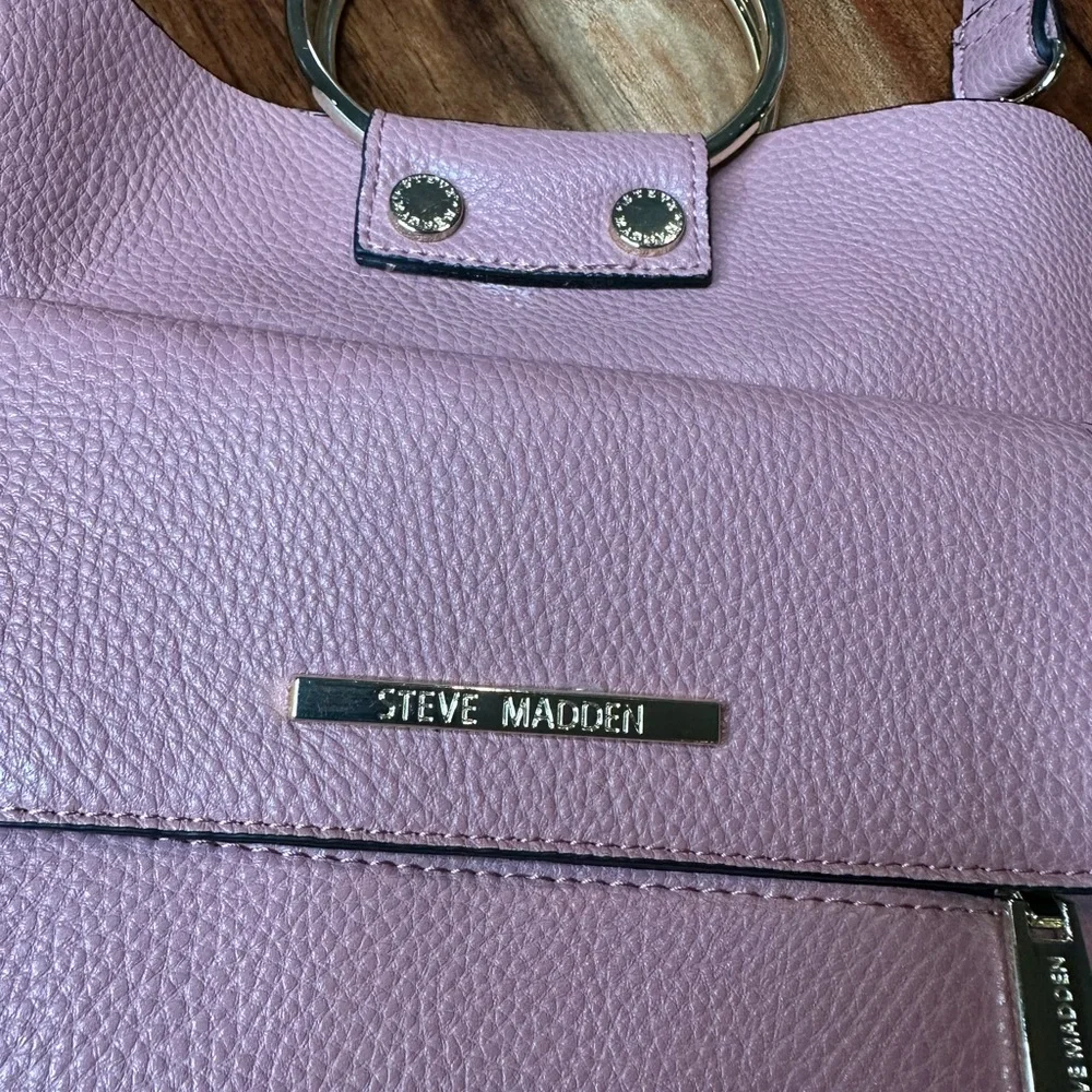 Steve Madden Pink Shoulder Bag Set with Modern Design - Picture 6 of 7
